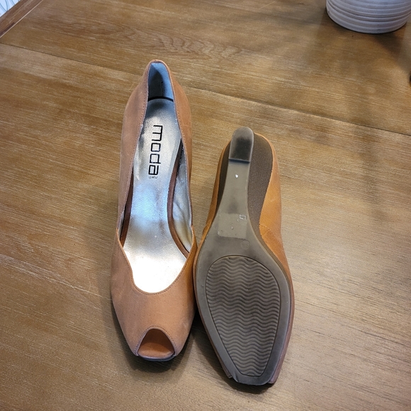 Women's shoes, Size 9 1/2, Tan - Picture 2 of 5